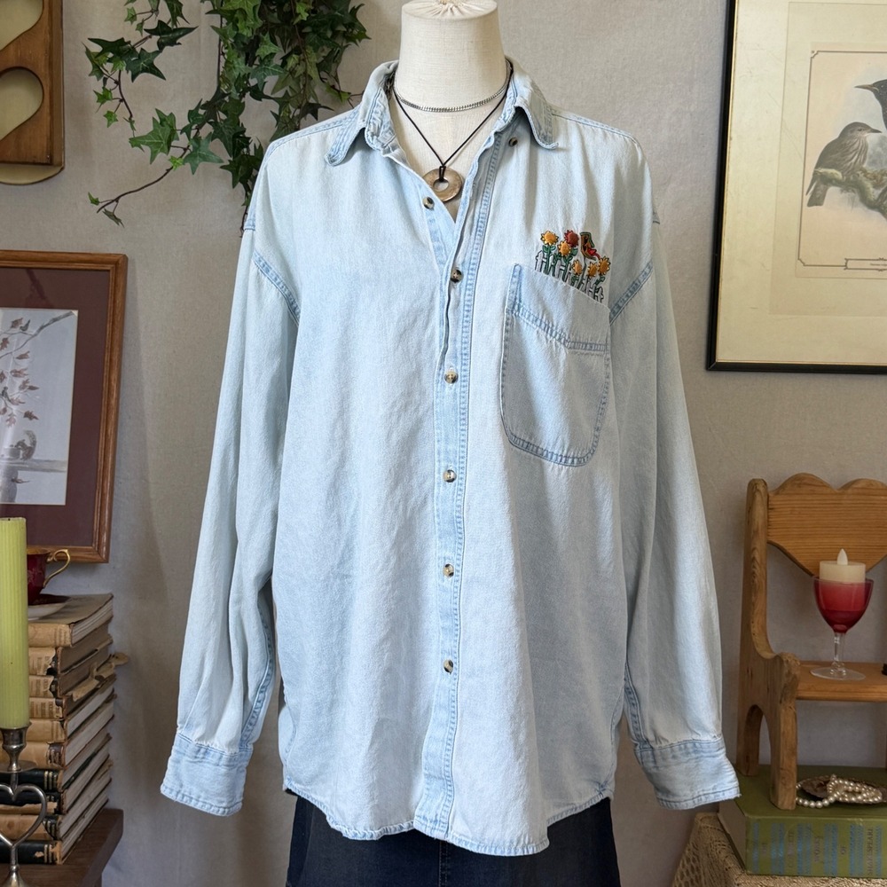 Vintage Blue Denim Shirt Floral Embroidered Cottagecore Boho M Grandma Momcore